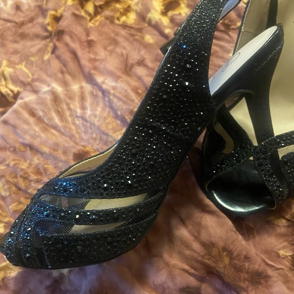 L Lorraine black beaded 3 1/2 inch heel. Size 6.5 NIB - Picture 3 of 4